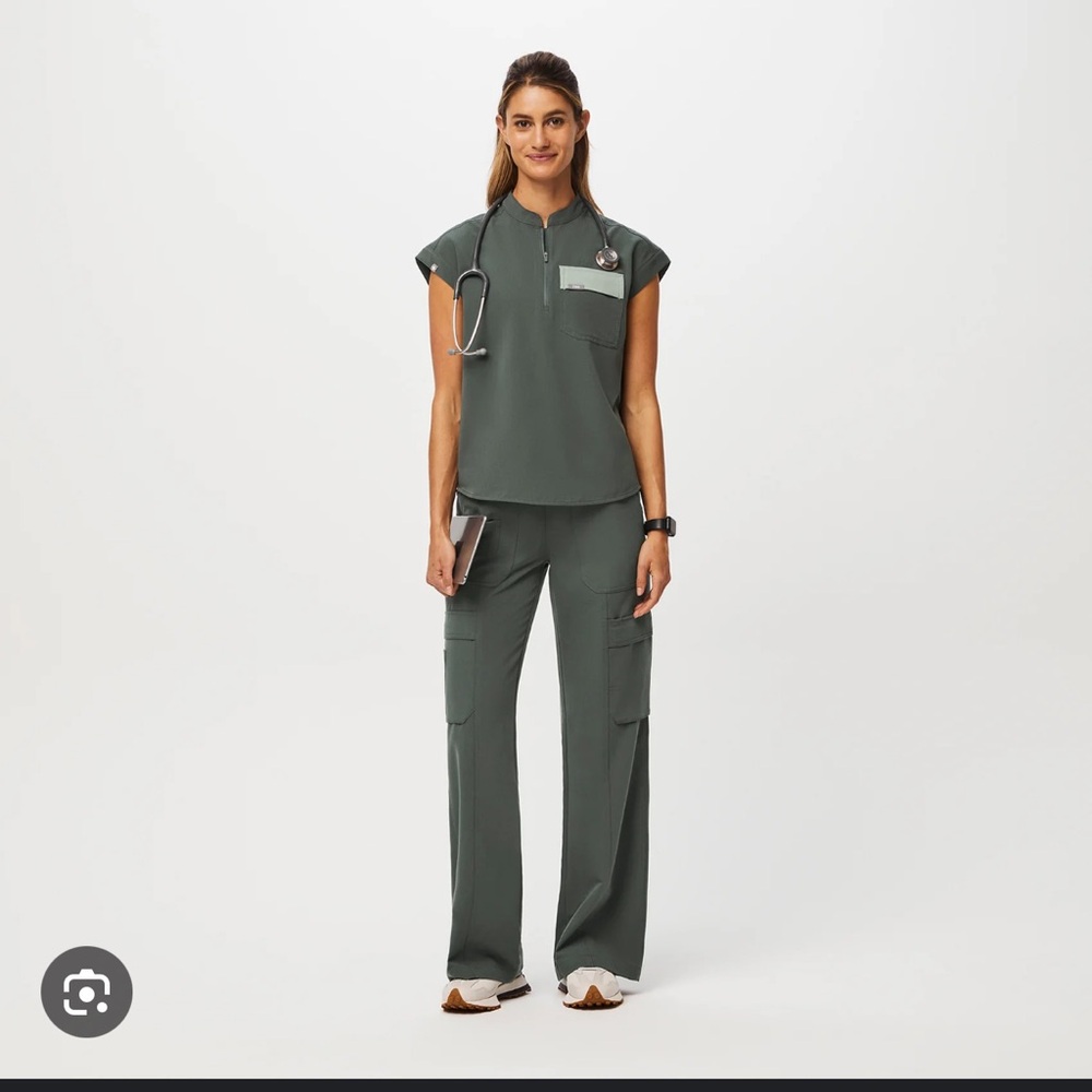 women's Bonsai High Waisted Yendi - Petite Cargo Scrub Pants XXS P